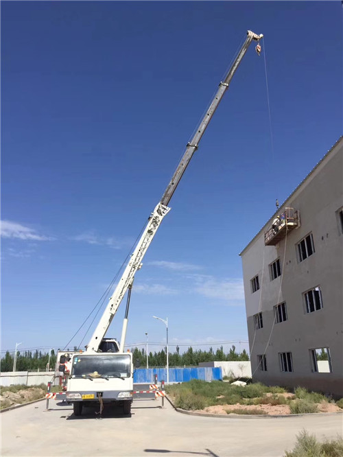 白水县“轻装强干”—— 吊车的 “轻量化臂架” 技术